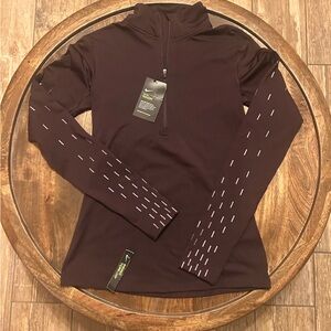 NIKE PRO WARM PERFORMANCE TOP, DRI FIT, HALF-ZIPP, INVISIBLE THUMB LOOP.